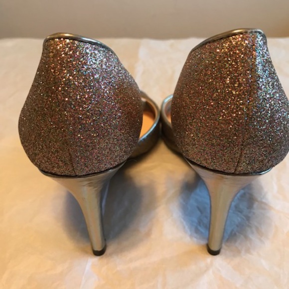 Marc Fisher D’Orsay Silver-Glitter Pumps. 7M. - Picture 8 of 15